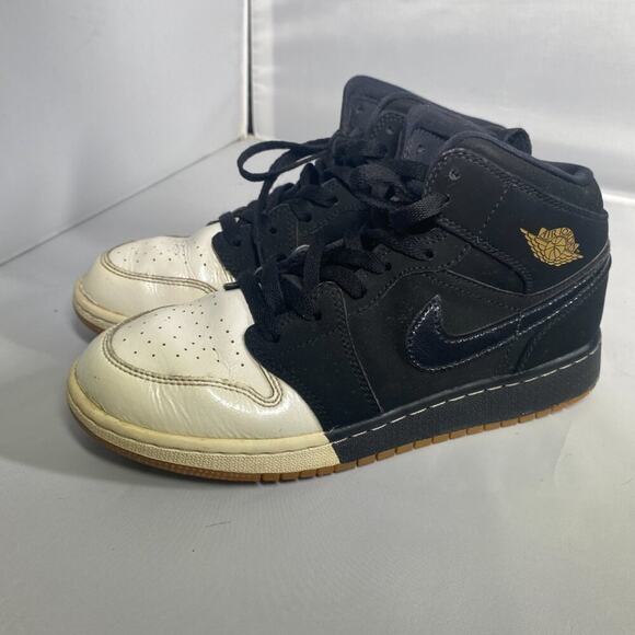Nike Air Jordan 1 Mid Basketball Shoes Size 6Y - Picture 3 of 5
